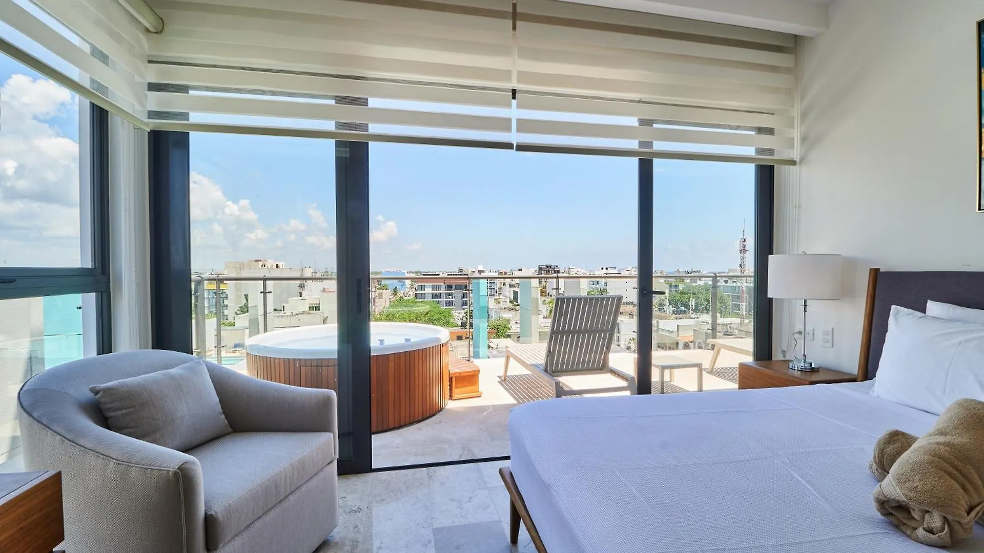 Luxury 2-Story Apt With Jacuzzi Playa del Carmen
